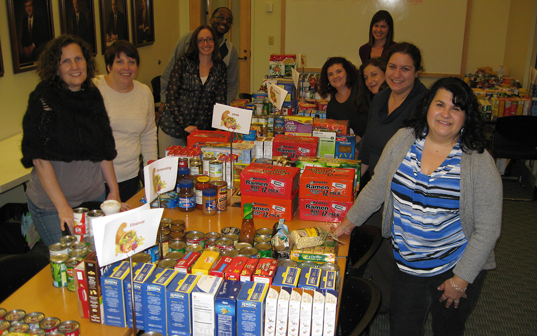 2015 Thanksgiving Food Drive (Olivia Rossetti/UConn School of Business)