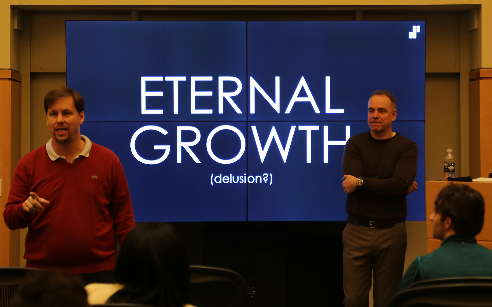 David Noble (left) and Peter Barkman (Right) during a recent installment of the Global Entrepreneurship Speaker Series at UConn. (Arminda Kamphausen / UConn School of Business)